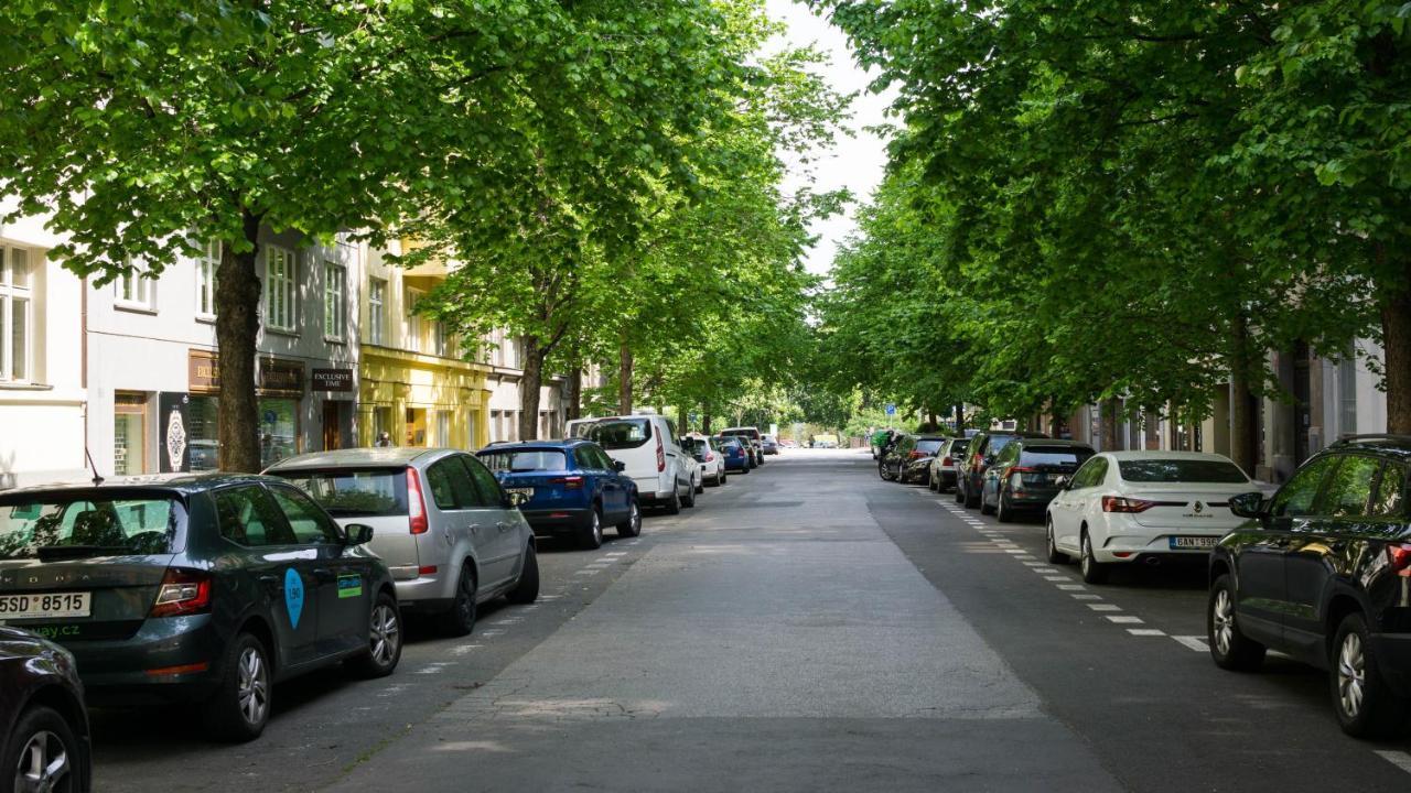Flying Bed Apartment Close To Prague Castle And Airport ภายนอก รูปภาพ