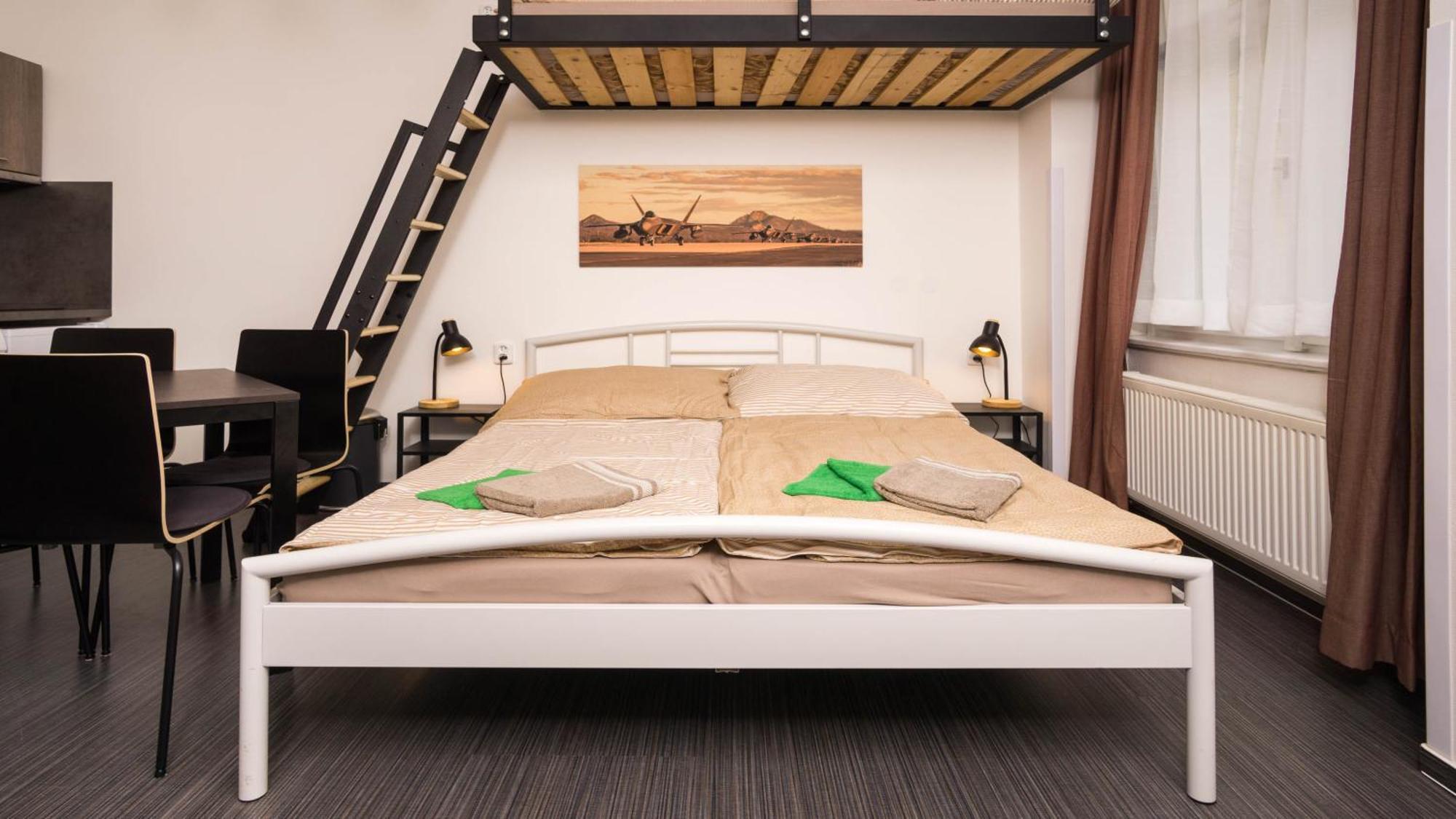 Flying Bed Apartment Close To Prague Castle And Airport ห้อง รูปภาพ