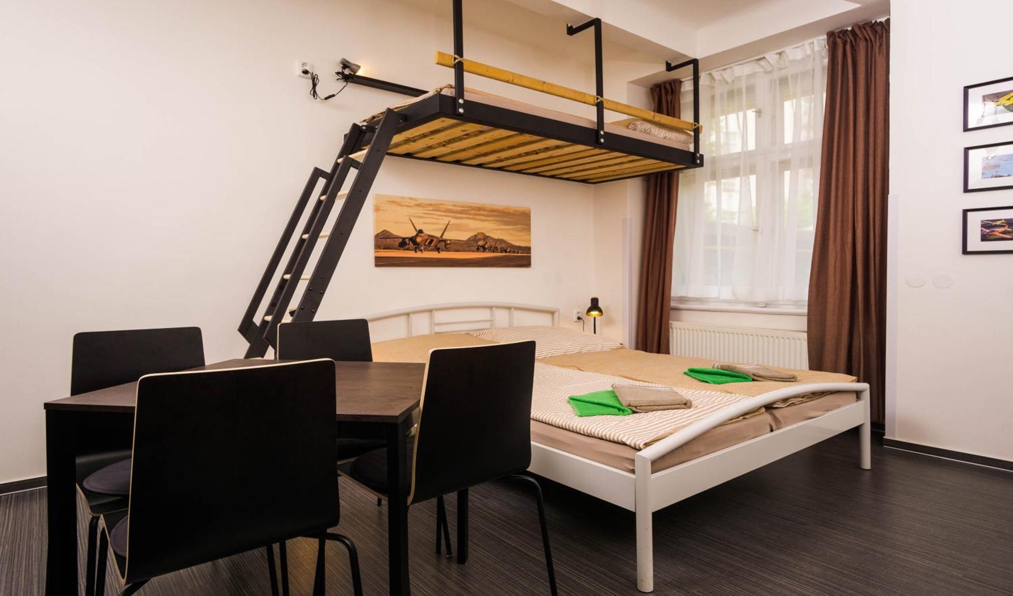Flying Bed Apartment Close To Prague Castle And Airport ห้อง รูปภาพ